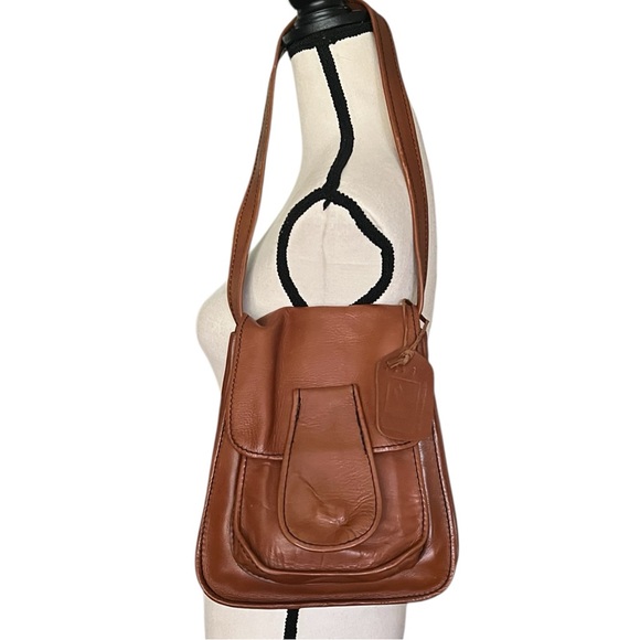 Vintage Genuine Leather Flap Over Messenger Shoulder Handbag. . - Picture 1 of 9